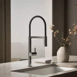 Semi-professional kitchen sink faucet with two-function sprayhead^Kohler Best