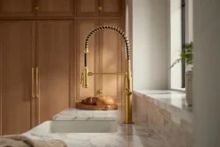 Semi-professional kitchen sink faucet with two-function sprayhead^Kohler Clearance