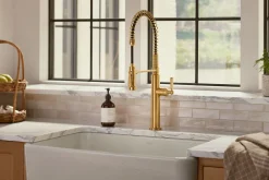 Semi-professional kitchen sink faucet with two-function sprayhead^Kohler Clearance