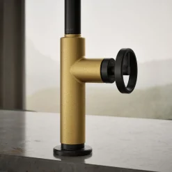 Touchless pull-down kitchen sink faucet with two-function sprayhead^Kohler Online