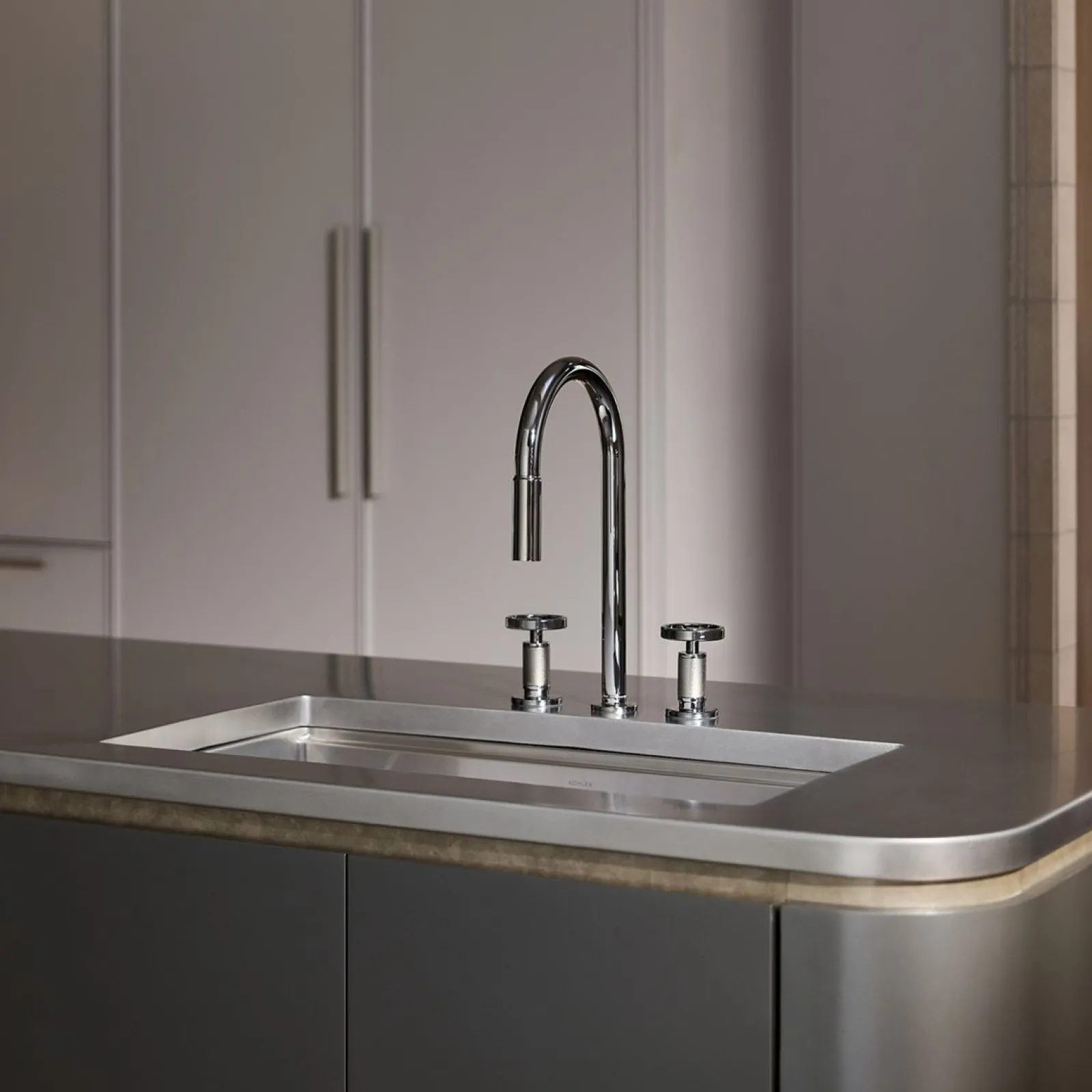 Touchless pull-down kitchen sink faucet with two-function sprayhead^Kohler