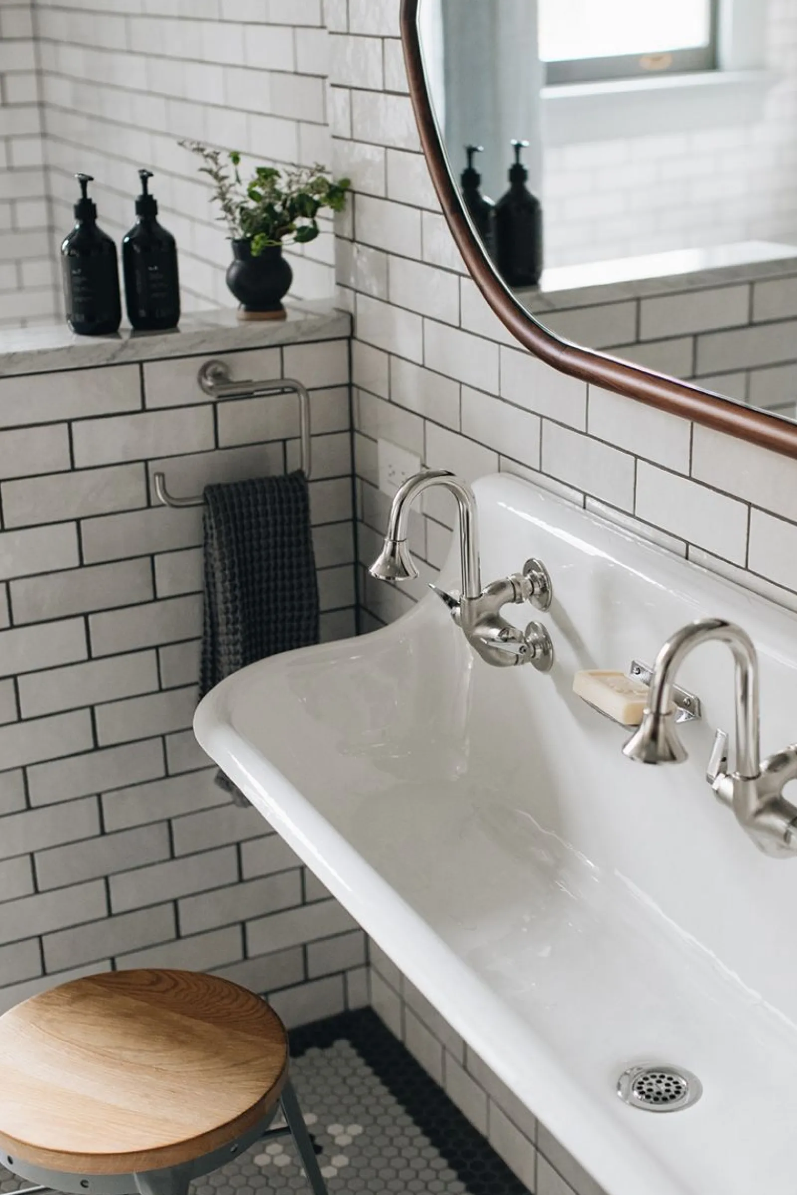 48" wall-mount utility sink^Kohler Hot