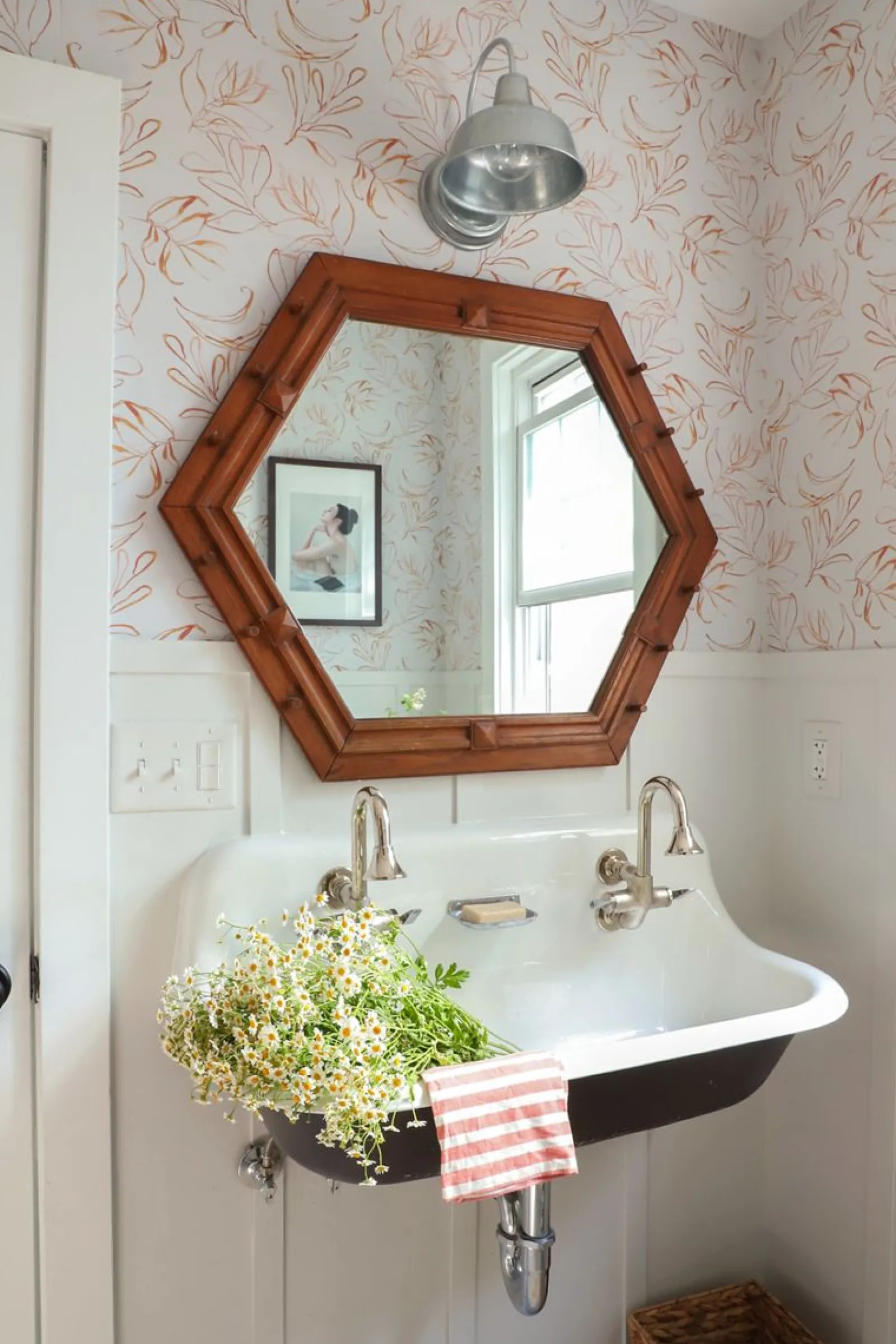 48" wall-mount utility sink^Kohler Hot