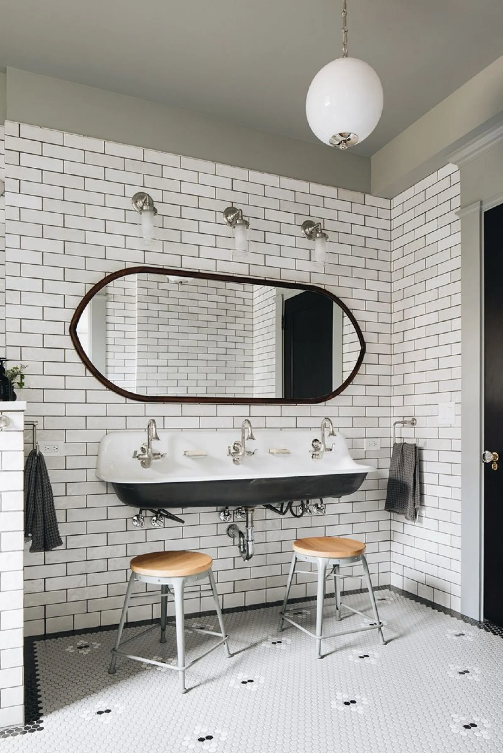 48" wall-mount utility sink^Kohler Hot